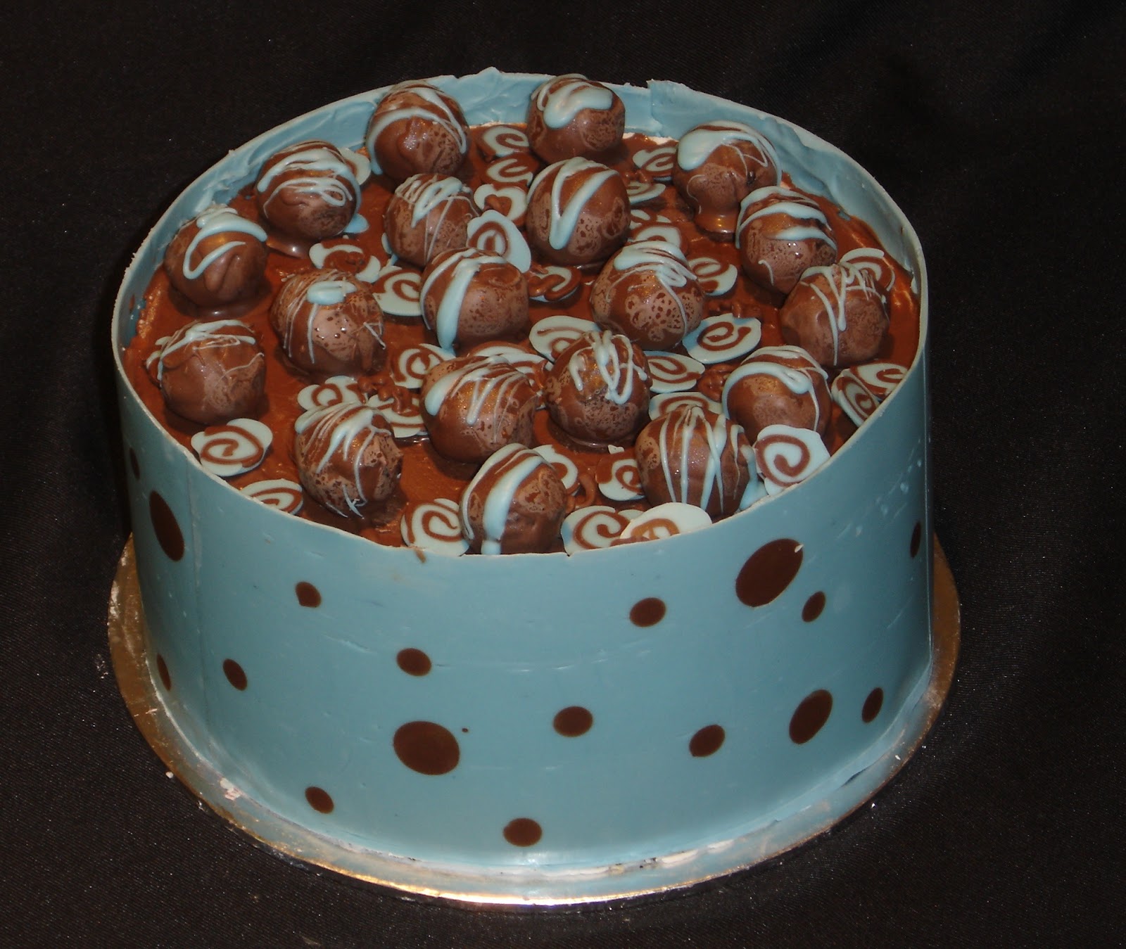 Cake till u drop Chocolate collar cake