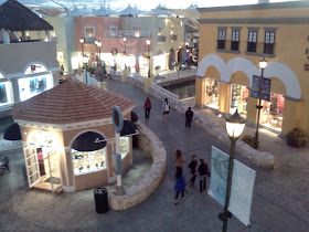 La Isla Mall View