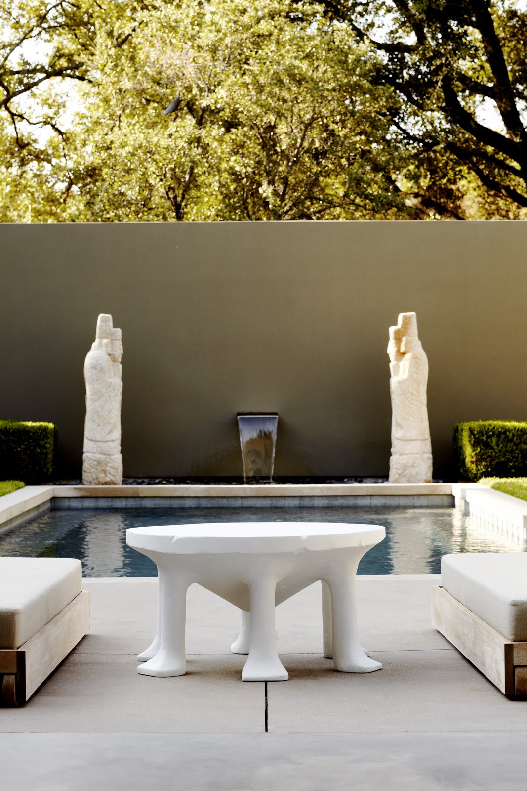 Houses Gardens People: John Dickinson's Iconic White Plaster John Dickinson's Iconic White Plaster Furniture at David Sutherland Showroom in Dallas - Houses Gardens People: John Dickinson's Iconic White Plaster