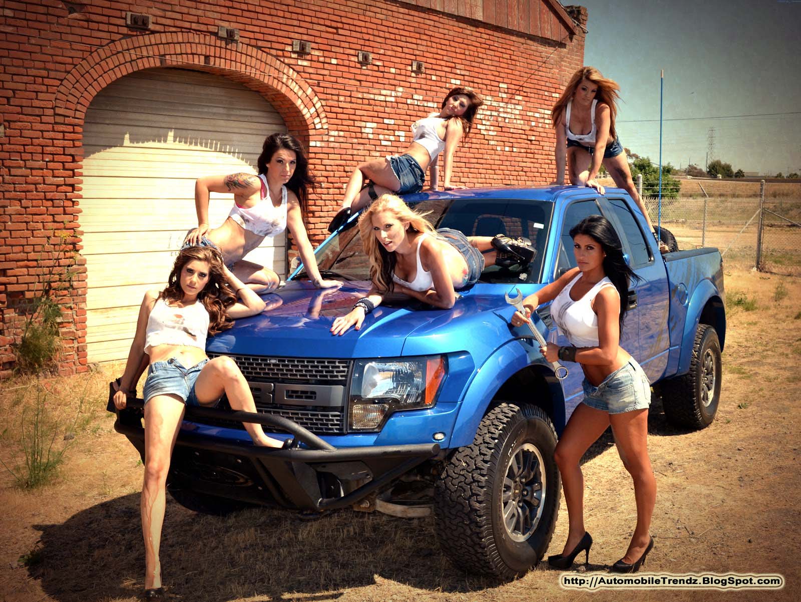 http://4.bp.blogspot.com/-Y9mv_h6FrEo/UUwUJXrNF5I/AAAAAAAAWCA/9-50j8ASw_g/s1600/Ford+Raptor+Wallpaper+(1).jpg