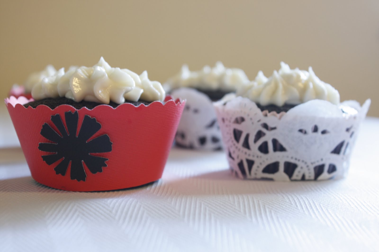 iDoItMyself Wedding Cupcake Craze Part 1 of 3 DIY Cupcake Wrappers