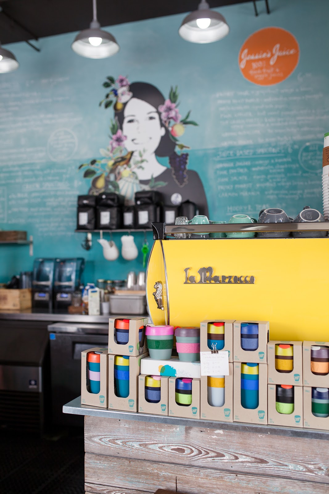Jessie's Juice Bar . Camana Bay, Grand Cayman / blog.jchongstudio.com
