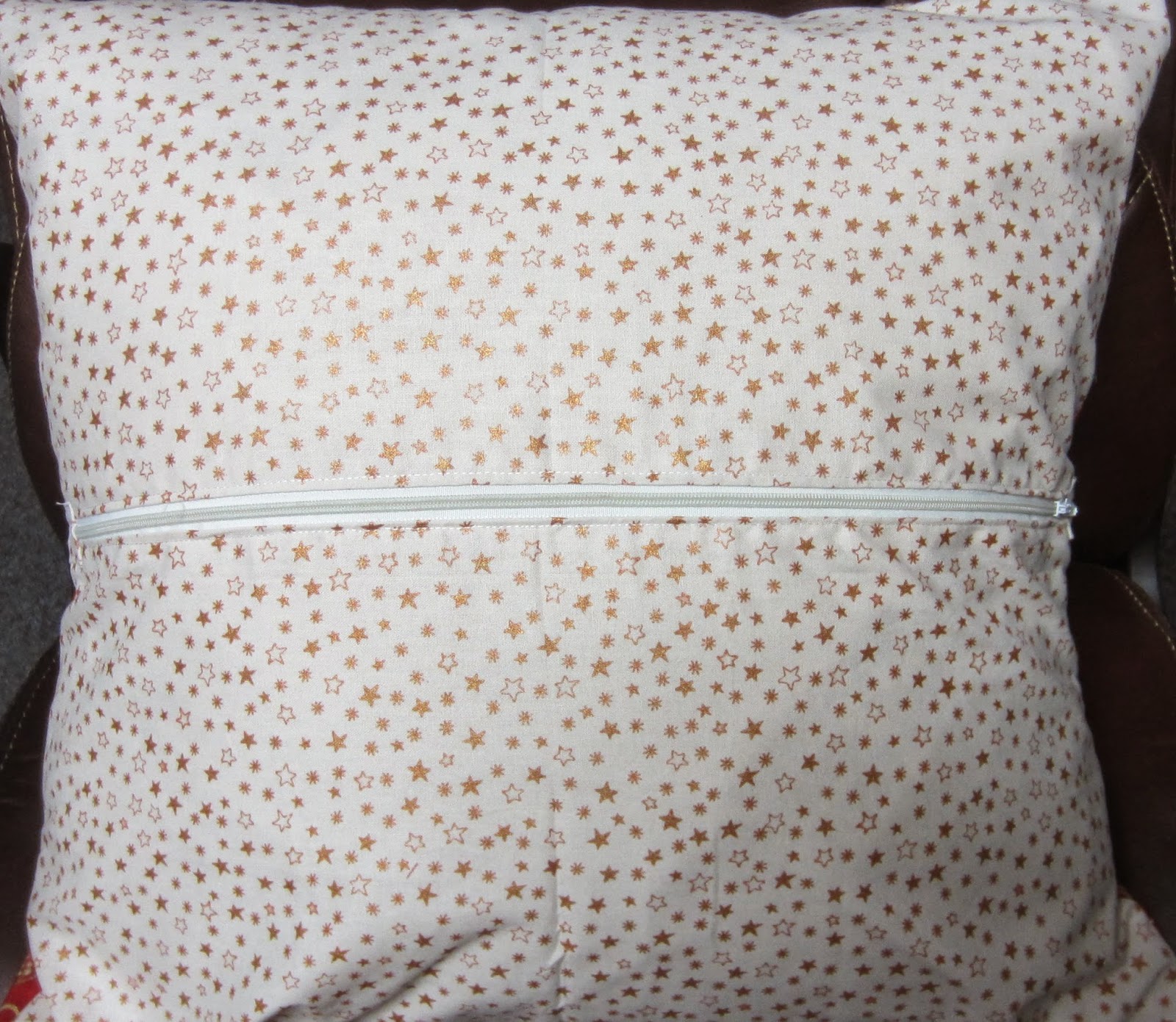 Bejeweledquilts by barb TUTORIAL PUTTING A ZIPPER INTO A PILLOW BACK