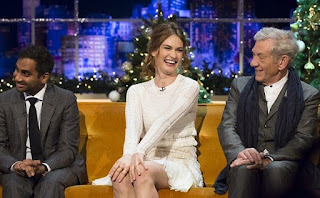 We find now flawless in a white mini dress, Lily James, 26, took advantage of the evening to reveal her amazing sculpted body and long legs on Saturday, December 19, 2015 at the Jonathan Ross show in London.