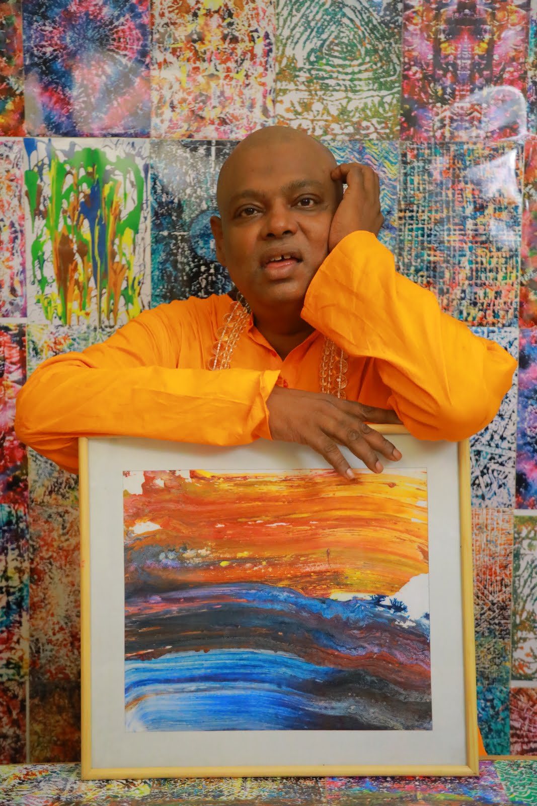 Parijoy Saha with the World's fastest abstract painting.