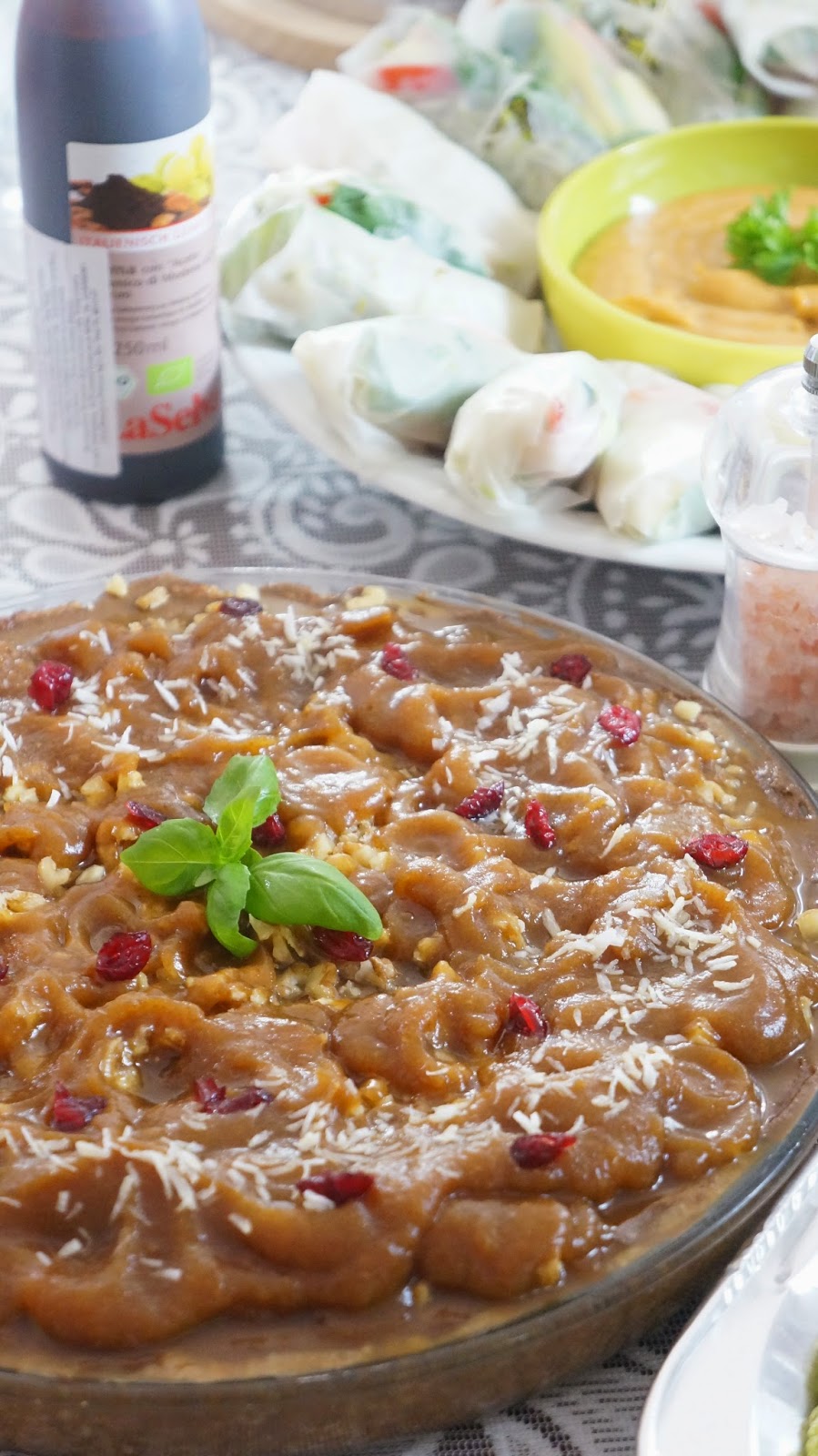 http://zdrovekarmelove.blogspot.com/2014/10/zdrowa-tarta-snikers-bez-nabiau-bez.html