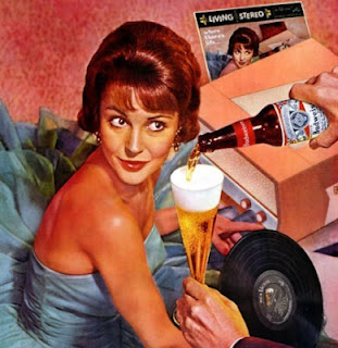 A cerveja é históricamente associada a mulher bonita