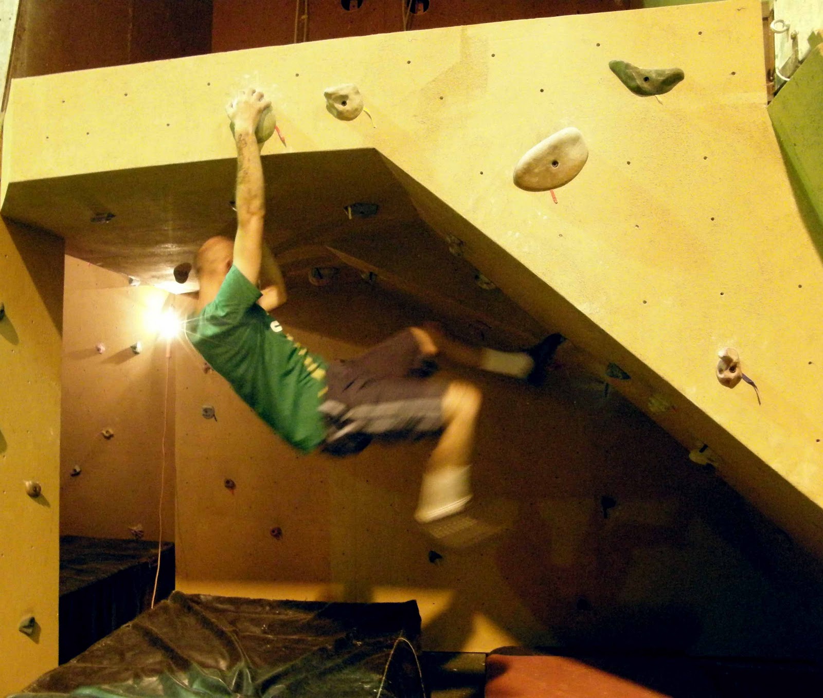 Finding the line Indoor bouldering