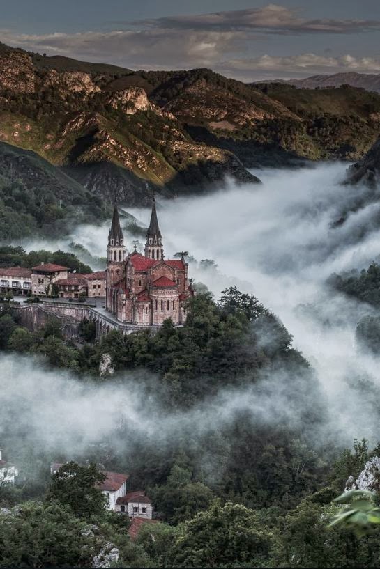 Basílica de Santa María la Real de Covadonga. Asturias (España).