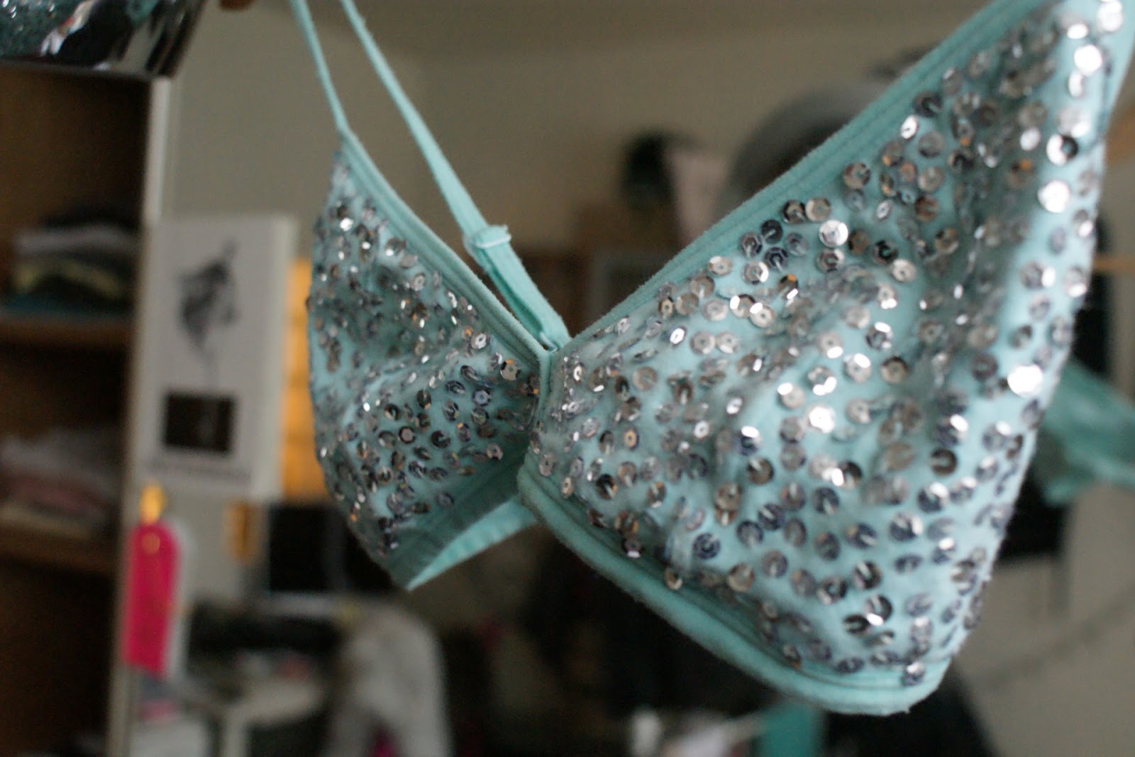 Scraps & Scribbles DIY Glitter bra