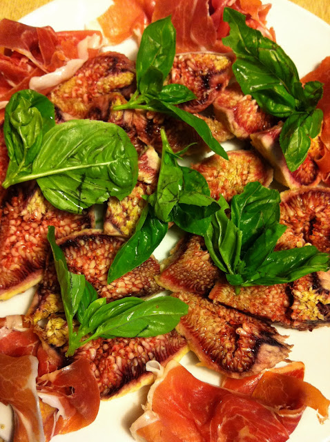 Fig, prosciutto and basil salad