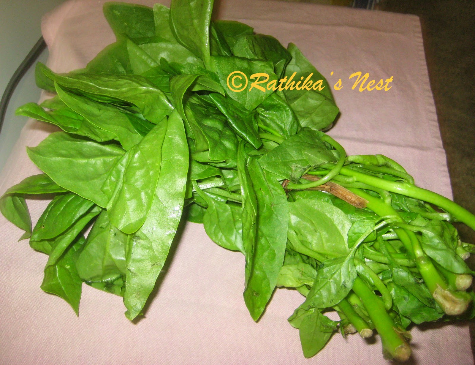Rathika's Nest: Indian Spinach Dhal (பசலை கீரை பருப்பு கடைசல்)
