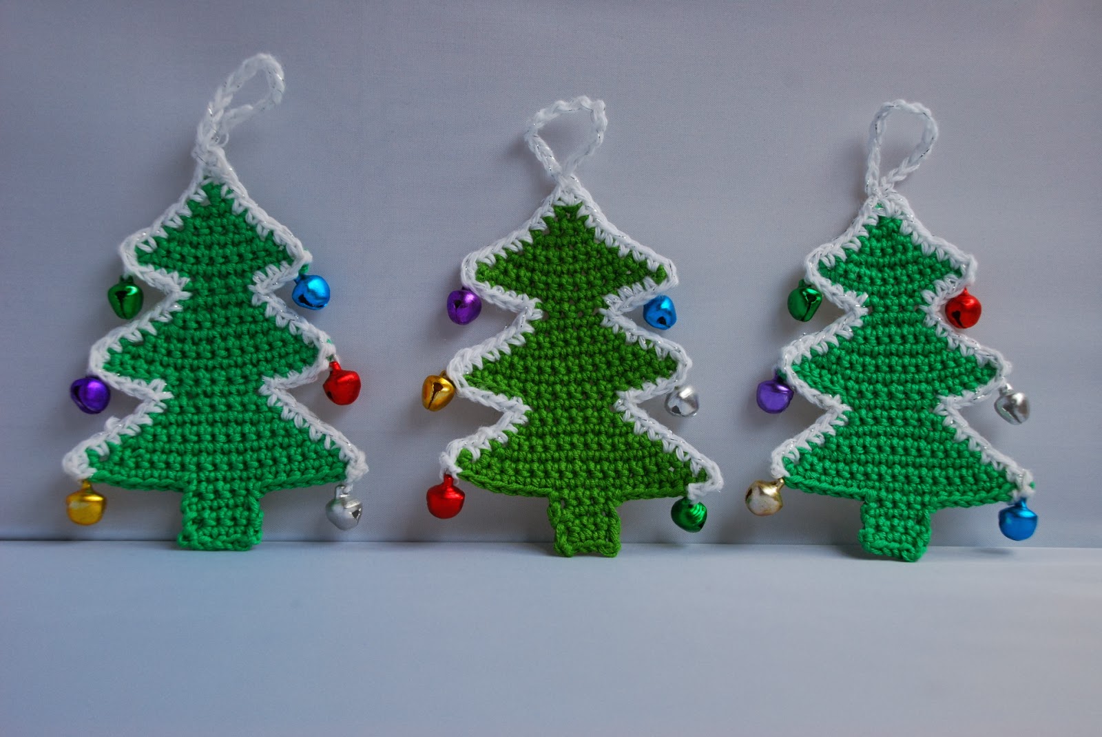 Crochet Christmas tree pattern and tutorial: Amjaylou designed crochet ...