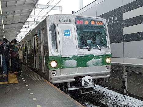 小田急線 東京メトロ千代田線直通 急行綾瀬行き6000系大雪