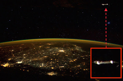 Astronaut Scott Kelly Tweets Photo of UFO Astronaut Scott Kelly Tweets Photo of UFO From Space Station 2015, UFO Sightings