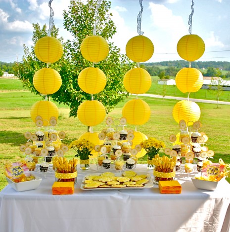 Paper lanterns are a colorfully classic look that will never go out of style Paper lanterns are a colorfully classic look that will never go out of style