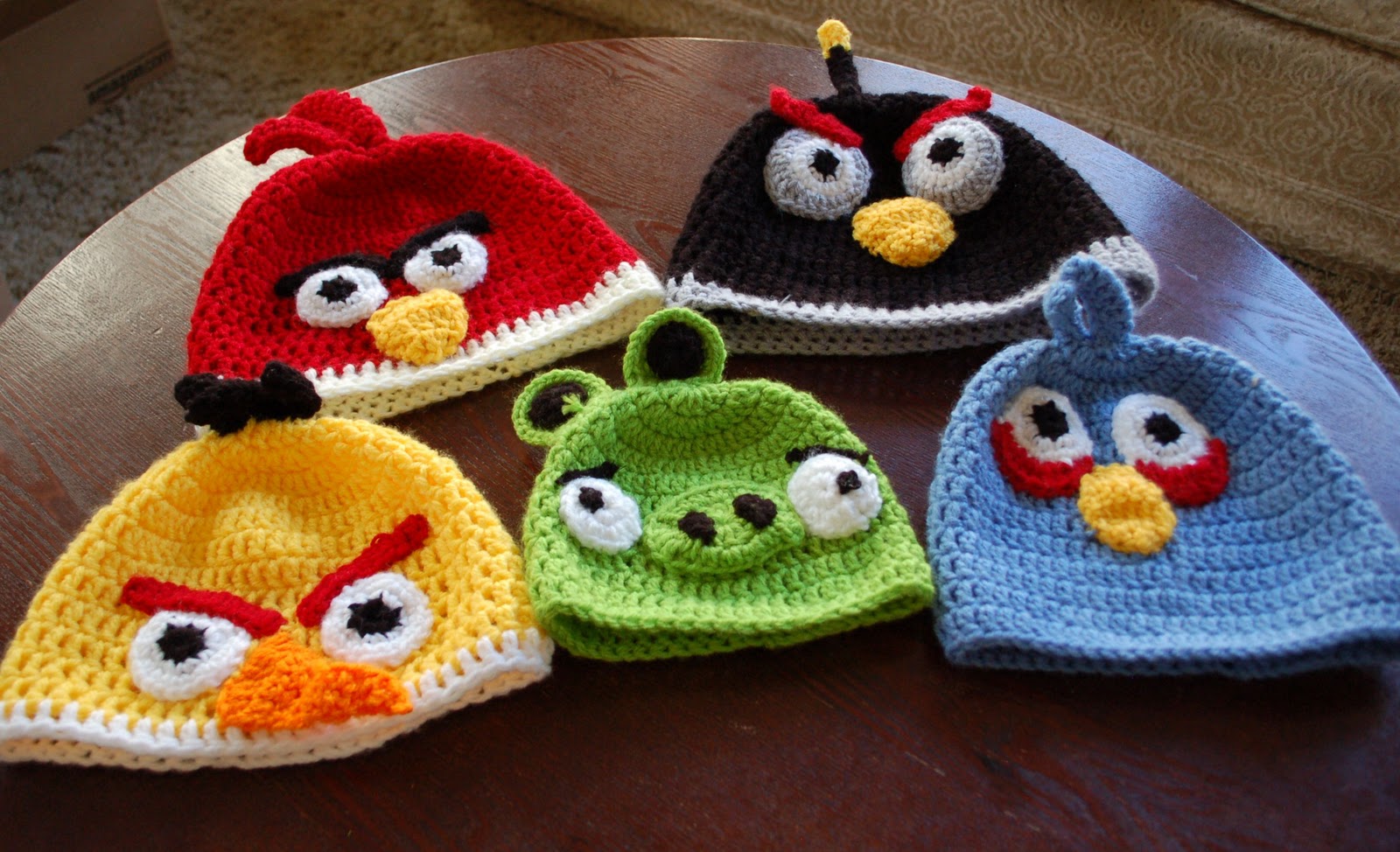 light-in-leaves: Crocheted Angry Birds hats