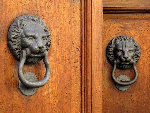 Lion head door knocker, Livorno