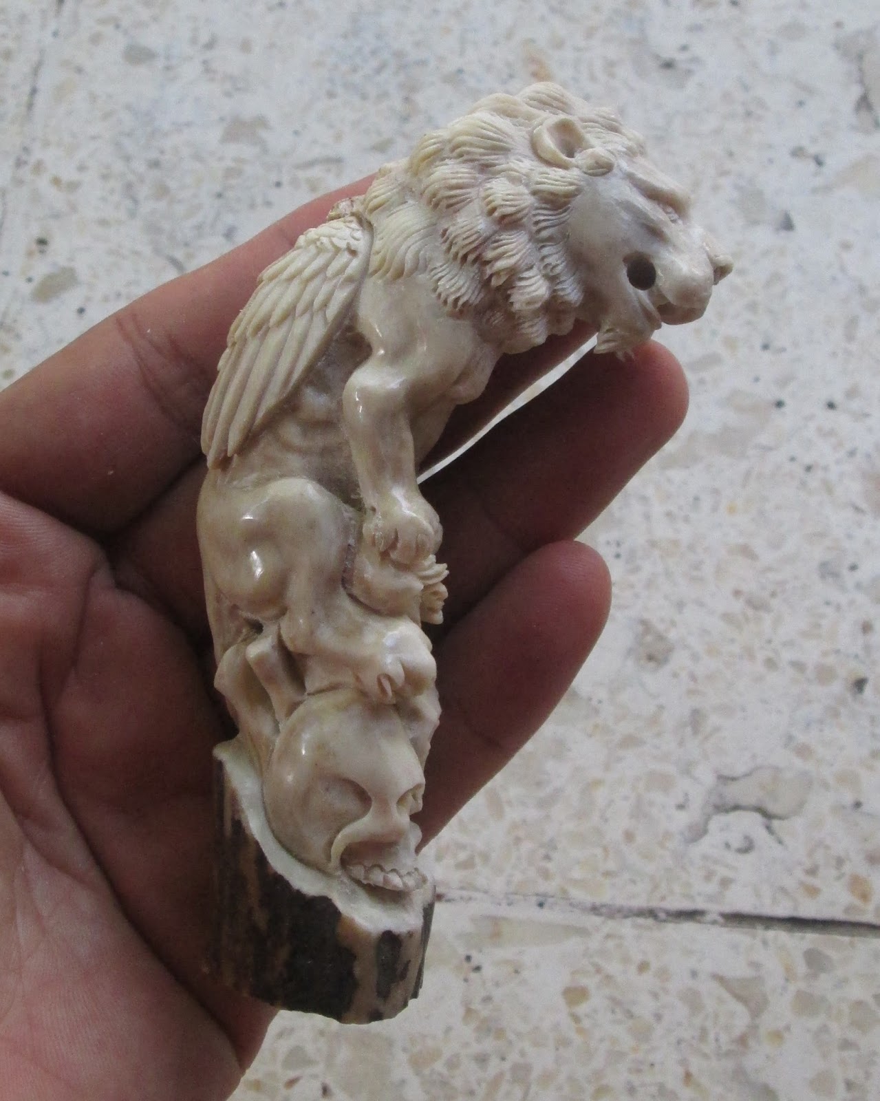 Lion with Feather & Skulls Handle Carving in Antler Lion with Feather & Skulls Handle Carving in Antler