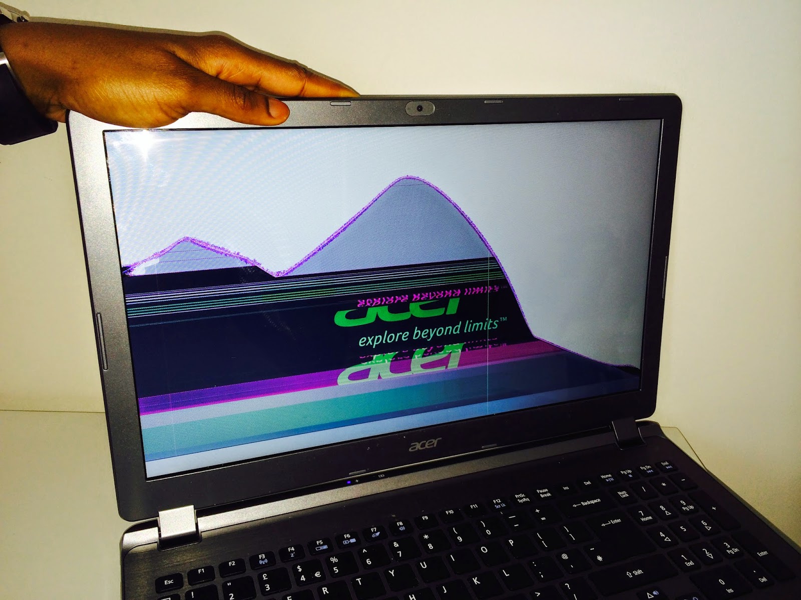 Acer Aspire V5-552 screen replacement Acer Aspire V5-552 broken screen