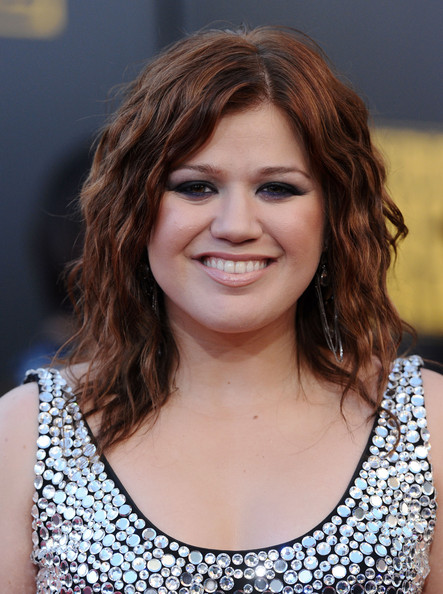 kelly clarkson hairstyles 2012