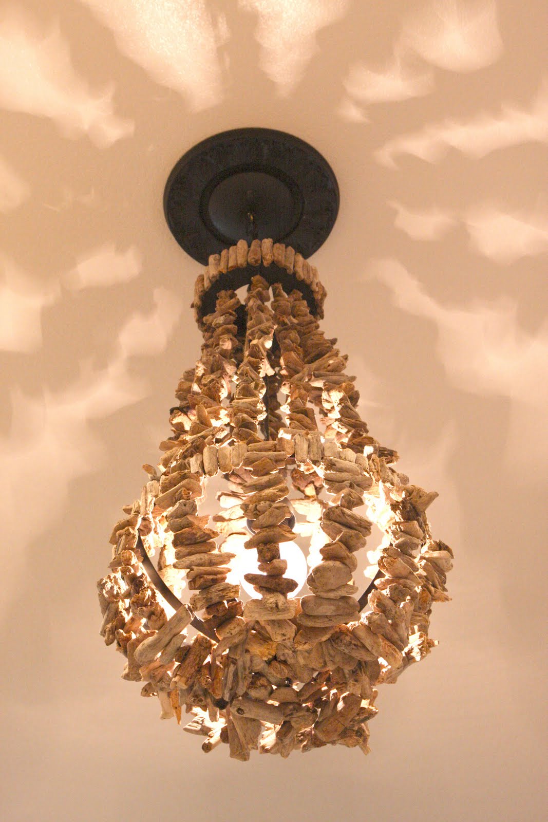 alamode: DIY Driftwood Chandelier from Blessed