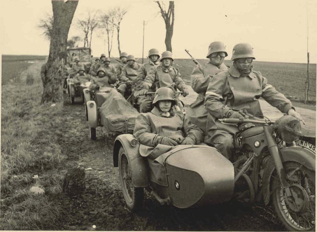 MOTORCYCLE 74  Military BMW sidecars   WW2