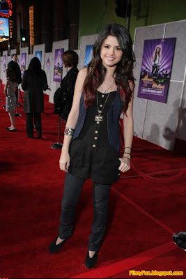 Click on the Image for Larger View Selena_Gomez_super_star_FilmyFun.blogspot.com