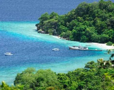 Blog Ike Pujaarini: Mengunjungi Pulau Moyo Adalah Suatu Keberuntungan