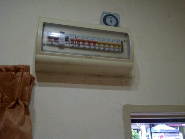 PERKHIDMATAN MEKANIKAL, ELEKTRIK & RENOVASI BANGUNAN: LAMPU AUTO ON