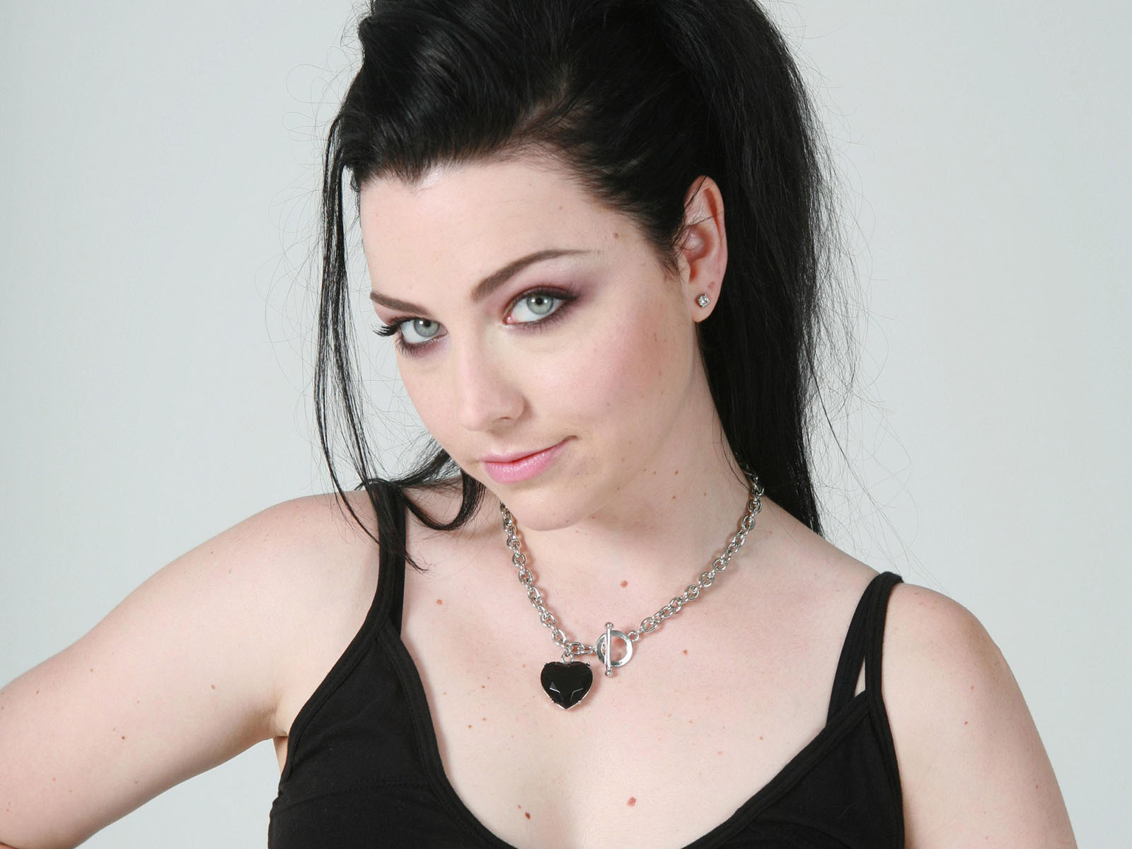 http://4.bp.blogspot.com/-YO-2bKhBipQ/TkfMUZuriNI/AAAAAAAACEs/mEmWZphCAuM/s1600/Amy-Lee-evanescence-2392777-1600-1200.jpg