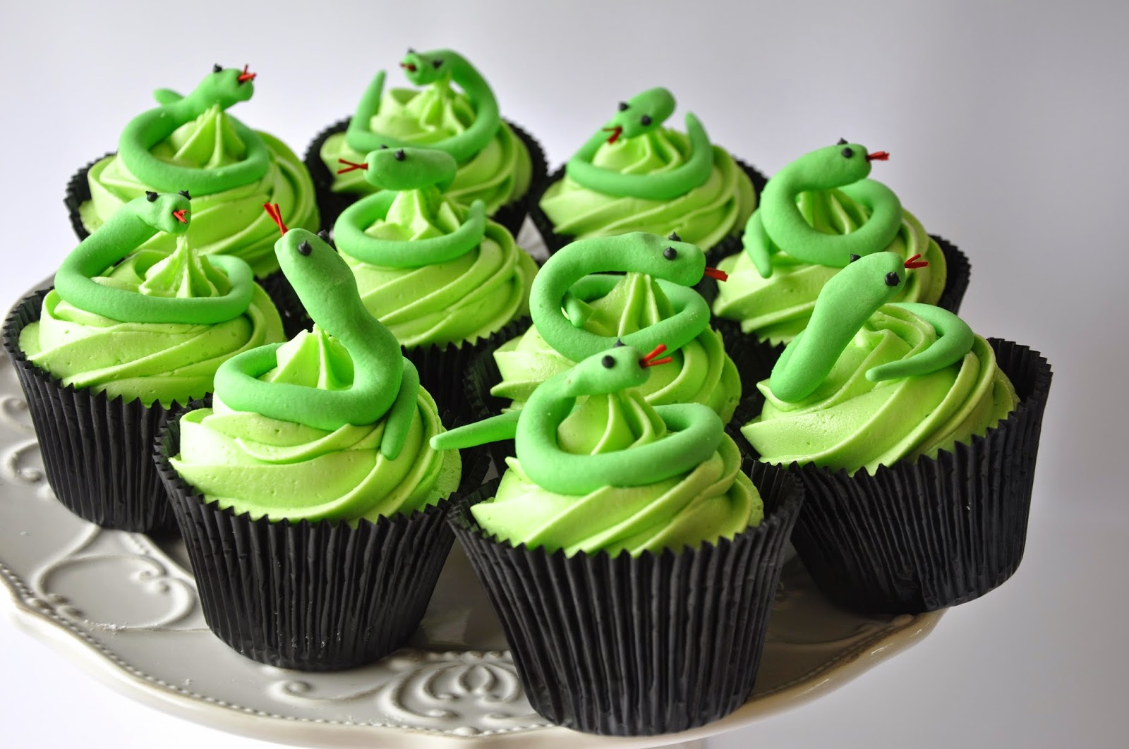 snake cupcakes designs rozannes cakes green snake cupcakes durbanville. 