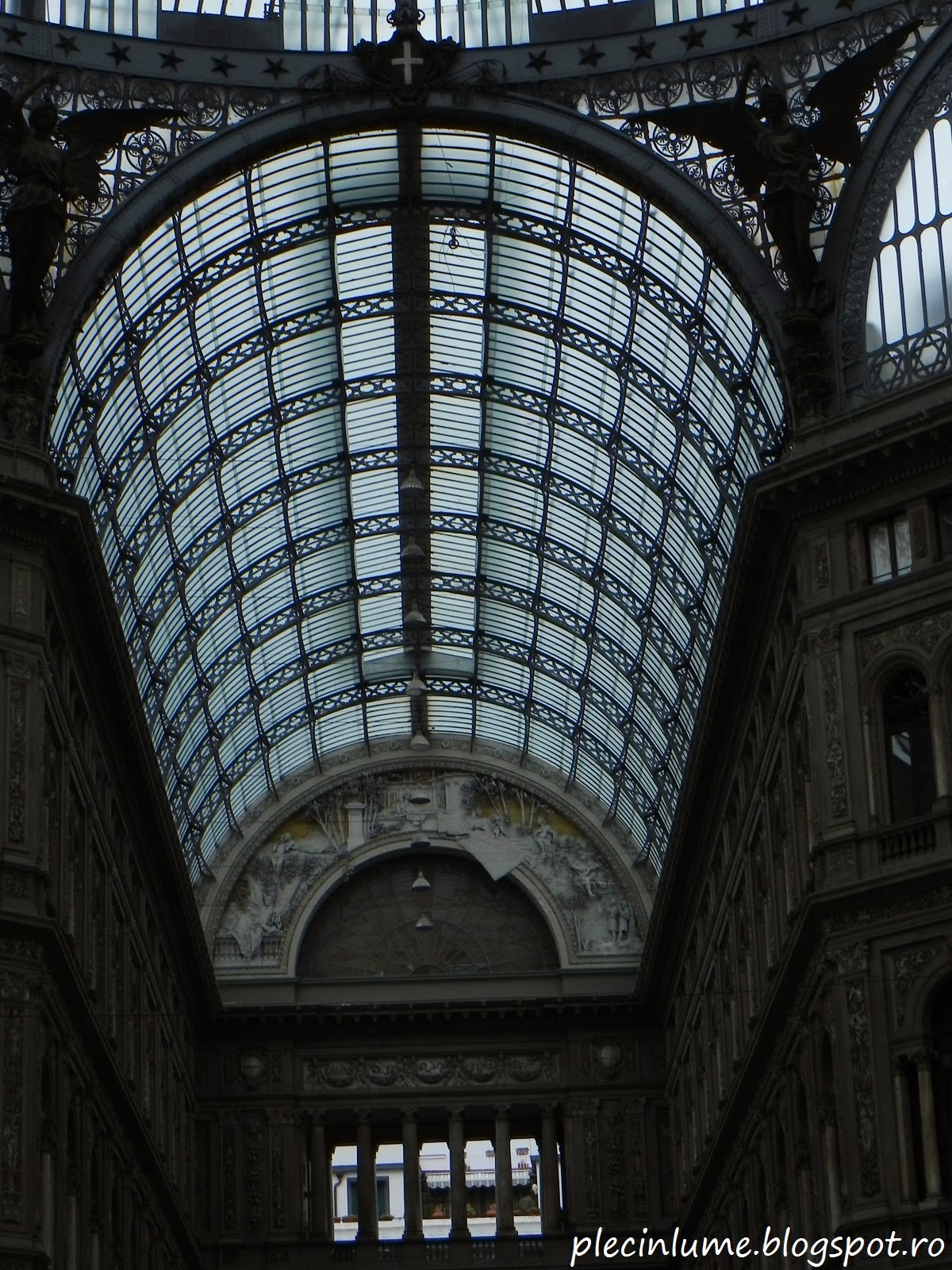 Tavanul galeriei Umberto Tavanul galeriei Umberto