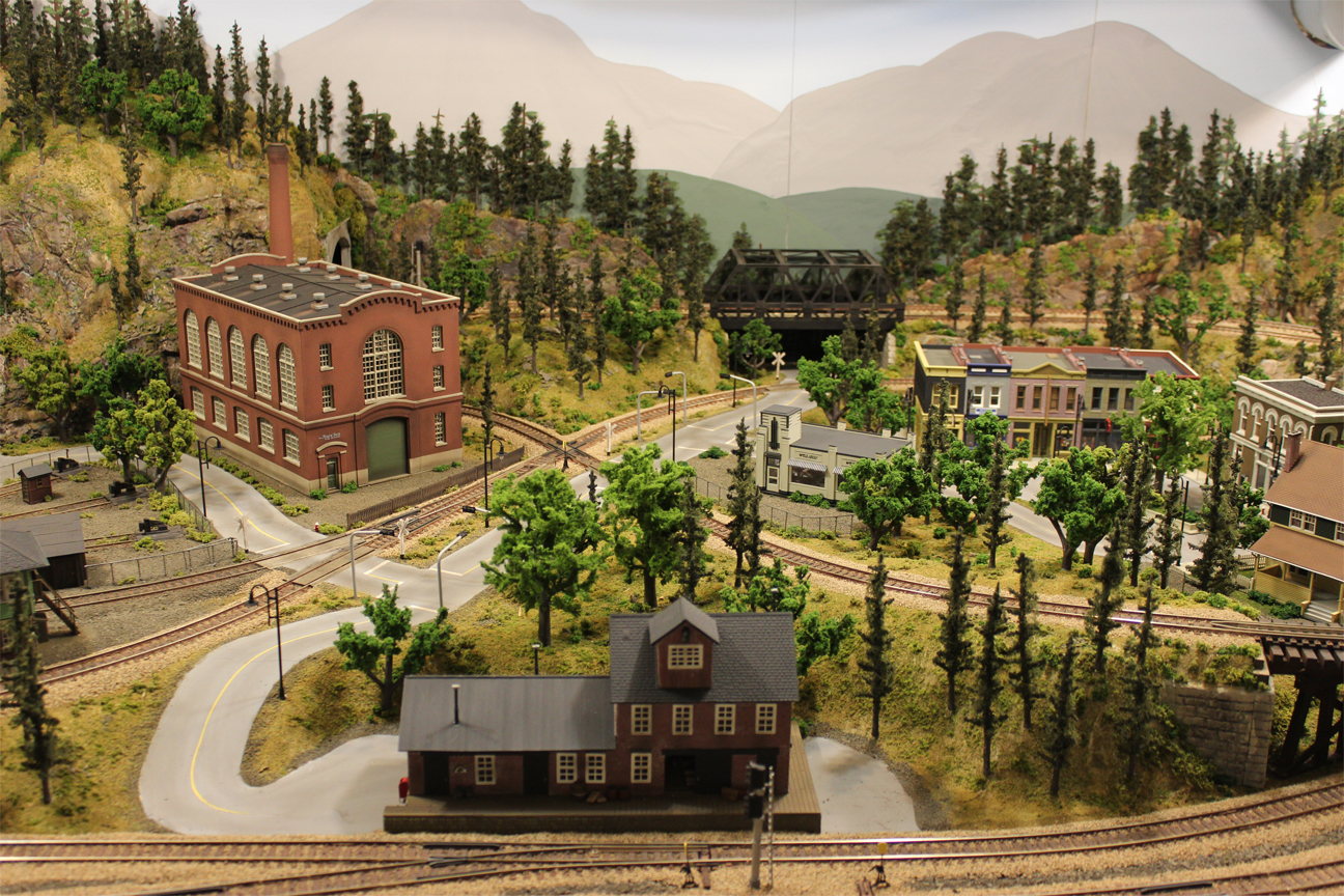 TY'S MODEL RAILROAD: Layout Scenery Part IV - Bringing It Together