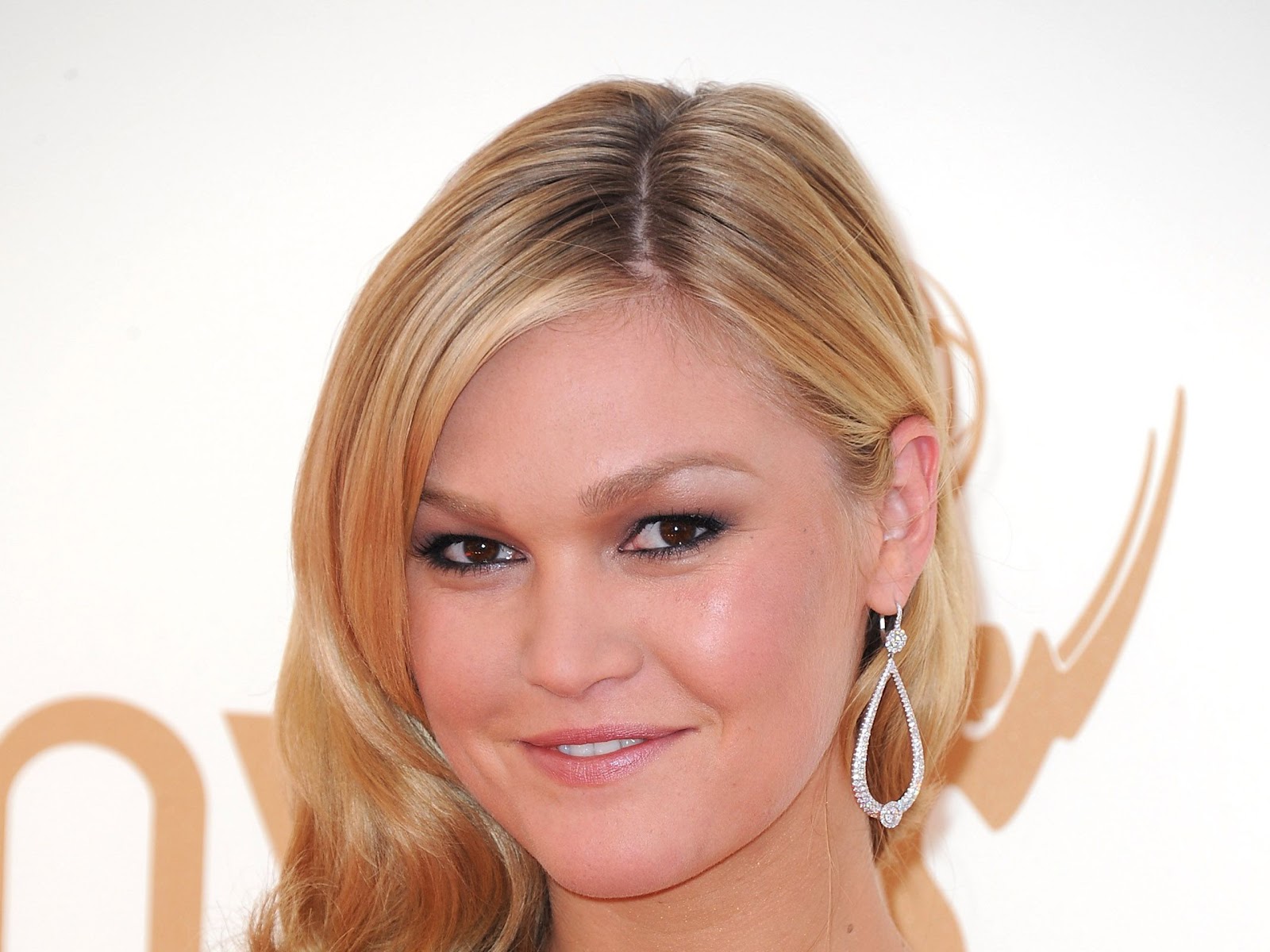 http://4.bp.blogspot.com/-YQFzHb3Gxh0/UAVndSxeomI/AAAAAAAABqM/3mGExM3HLvA/s1600/Julia-Stiles-002.jpg