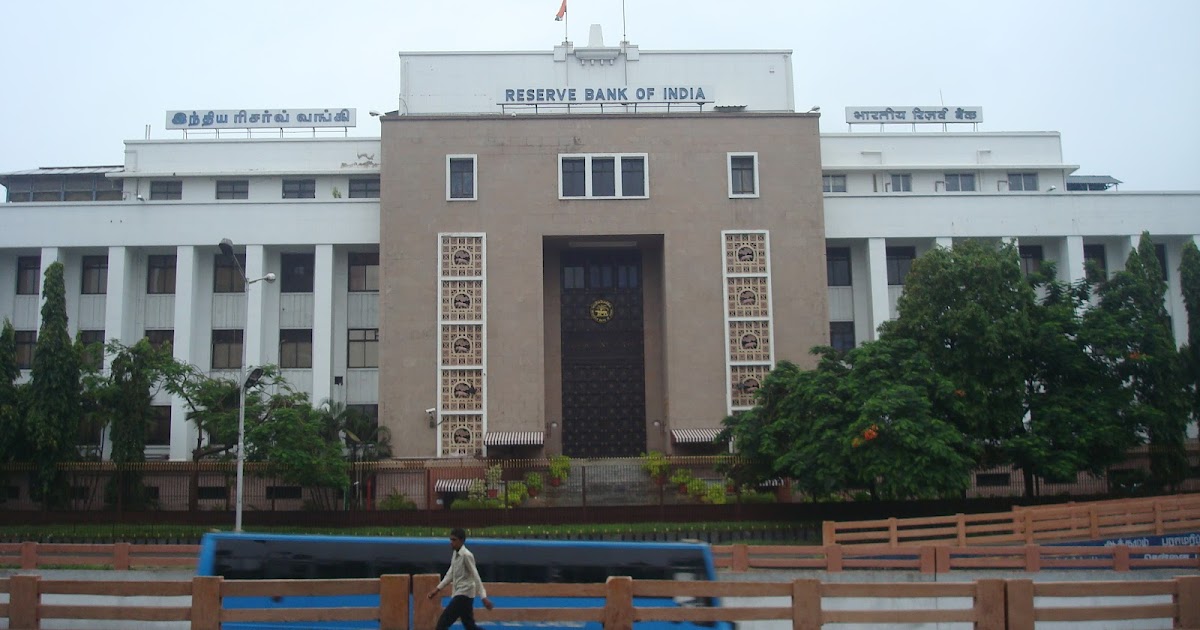 Chennai Daily Photo Bank by the wayside