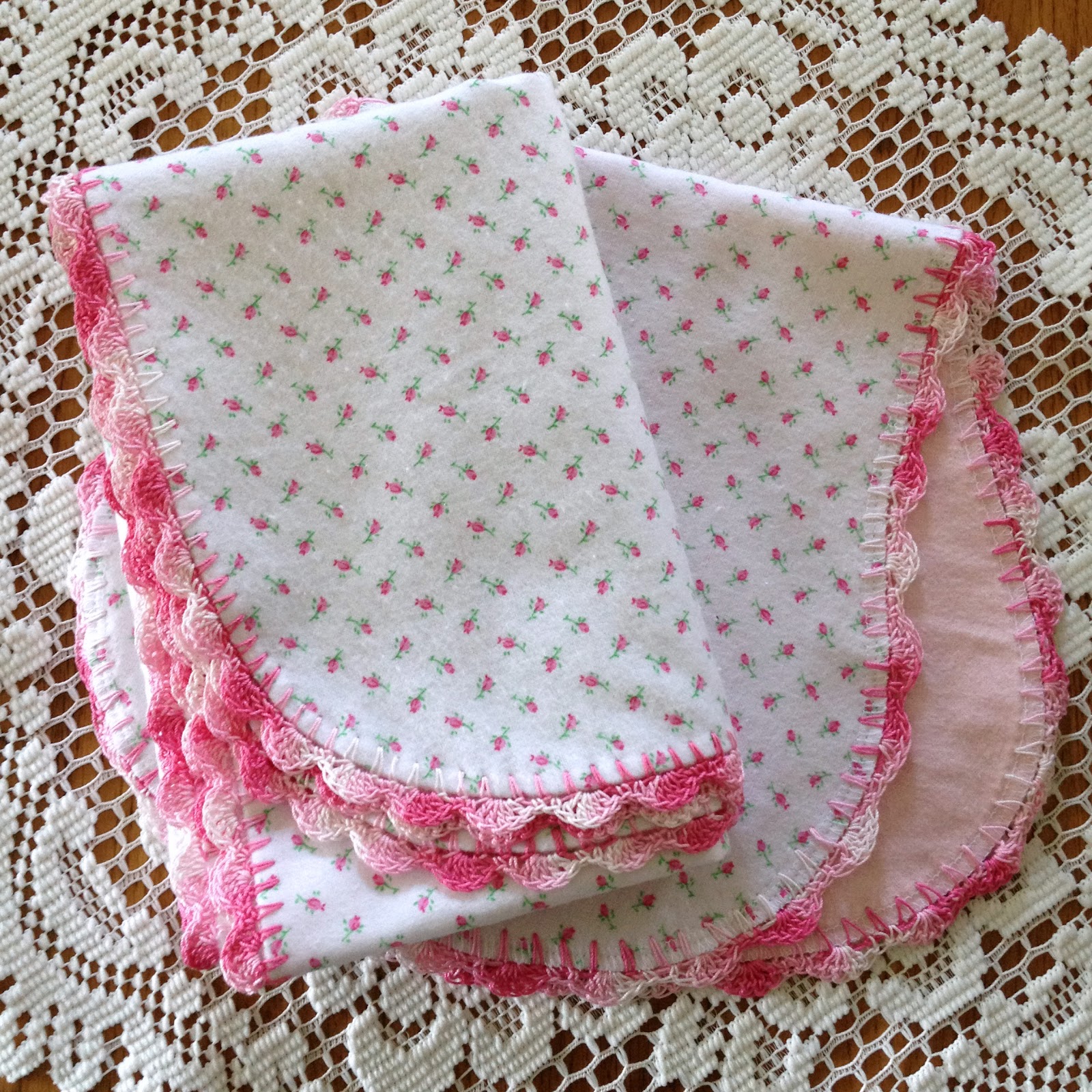 The pea green baby set is also finished! I just love the little ...
