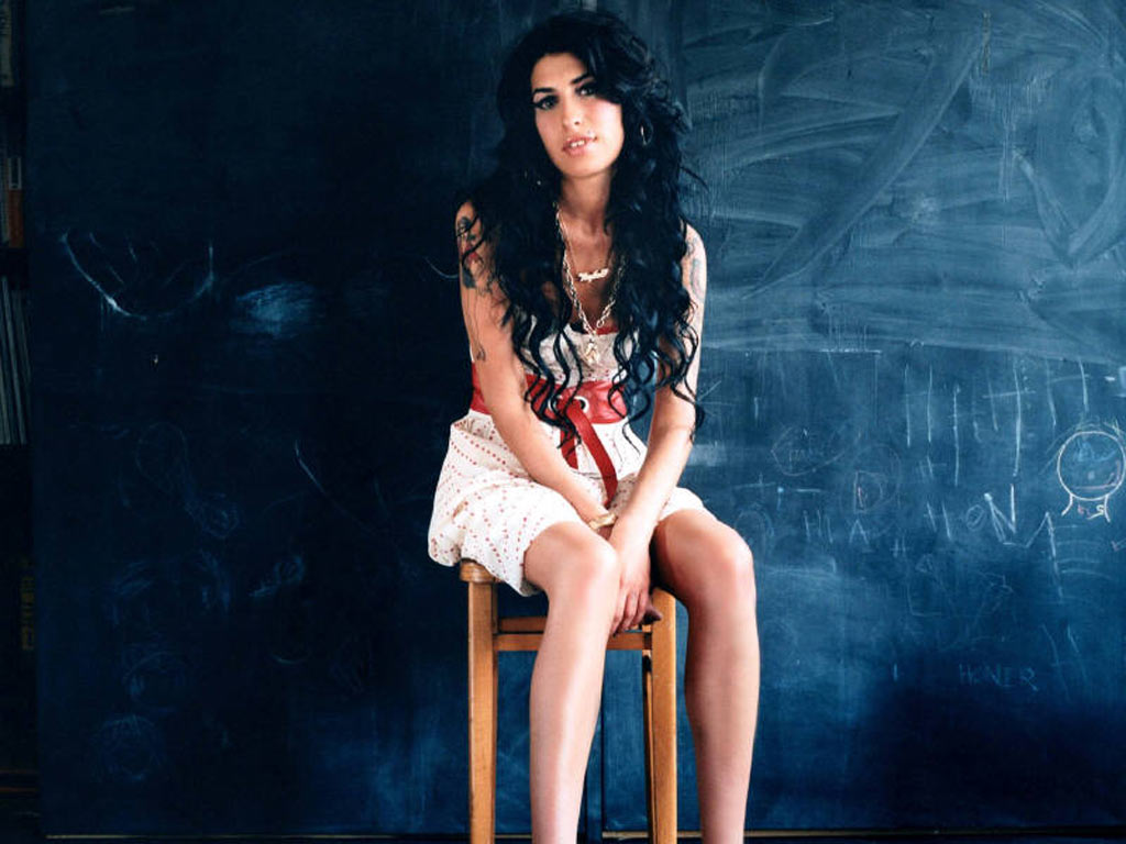 http://4.bp.blogspot.com/-YW0BuUSrMwg/Ti4eXUduAPI/AAAAAAAADus/oUHVip-AFYg/s1600/Amy-Winehouse1.jpg