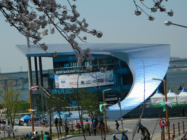 Marina and boat club overlooking the Han river.