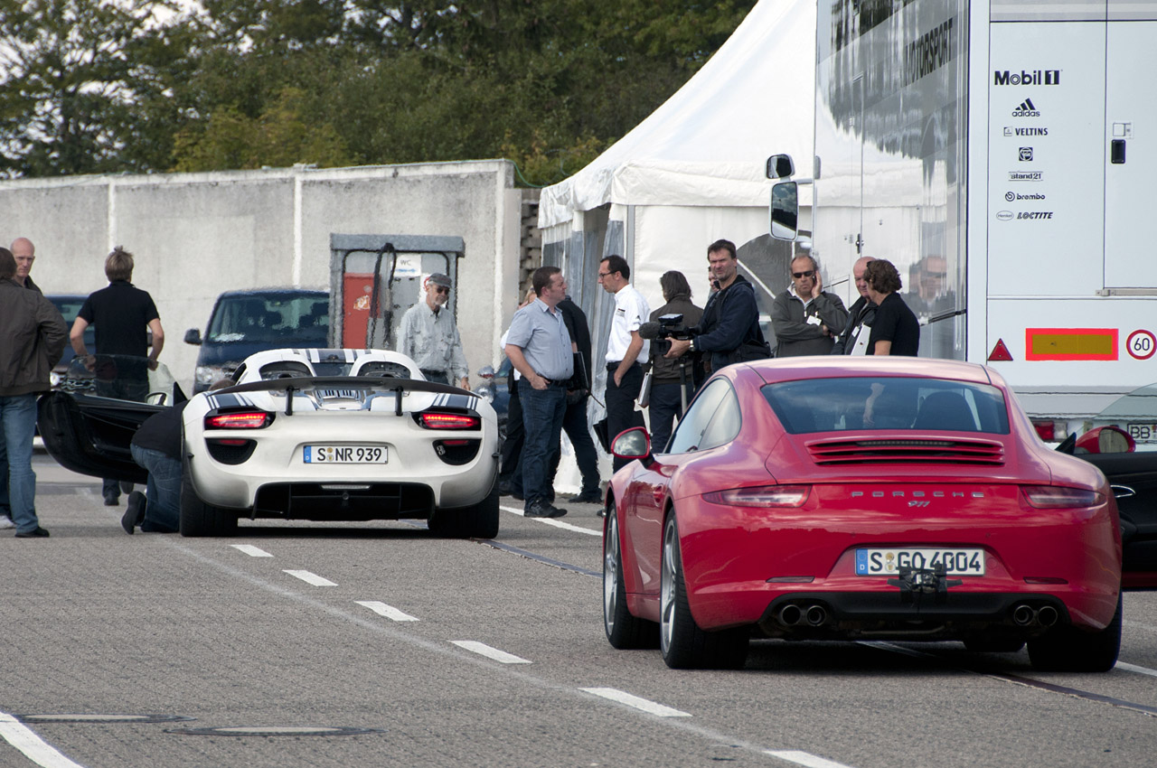 2014 Porsche 918 Spyder: Deep Dive Photos 2014 Porsche 918 Spyder: Deep Dive Photos