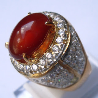 cincin akik darah atau biasa disebut batu permata red carnelian dari pacitan