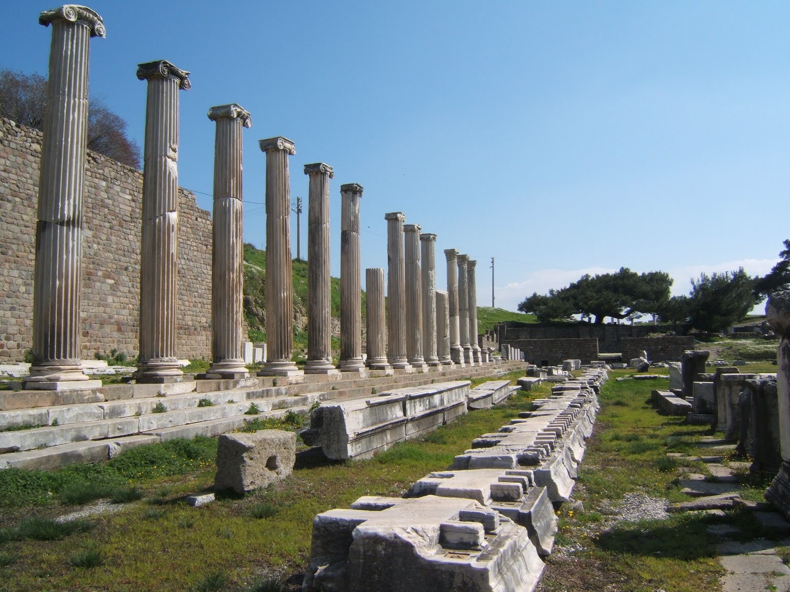 Asklepion columns Asklepion columns, Pergamon, Turkey