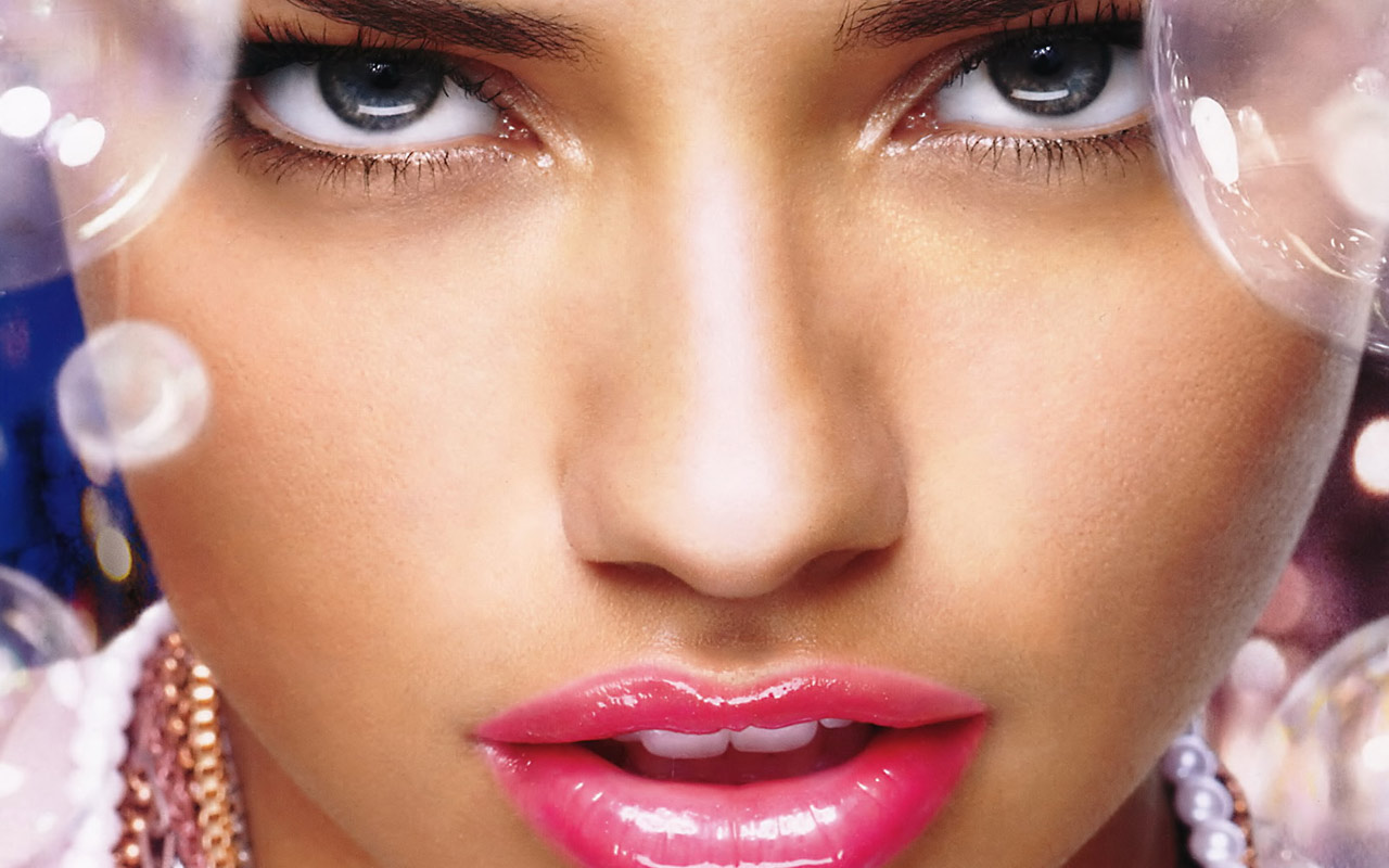 http://4.bp.blogspot.com/-YXMyOqavSII/UQMo4DB0CtI/AAAAAAAAAAU/RwH--3gqxn4/s1600/Adriana+Lima+12.jpg