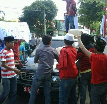 Tolak Penaikan BBM, PACABIS Sumenep Sandra Mobil Dinas