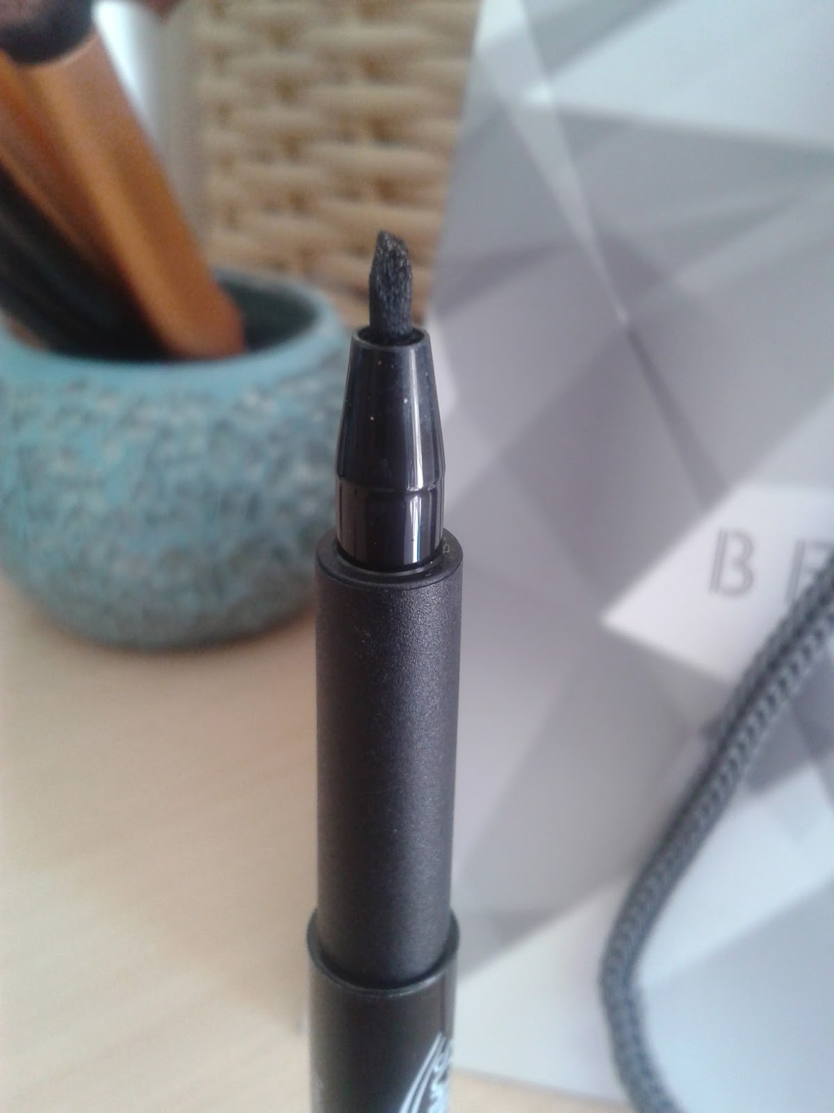 LollyLaura's blogs Rimmel Scandaleyes Thick & Thin Eyeliner Review