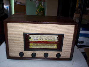 Rádio Malkin (inglês) modelo desconhecido - Caixa Nova - Valvulado