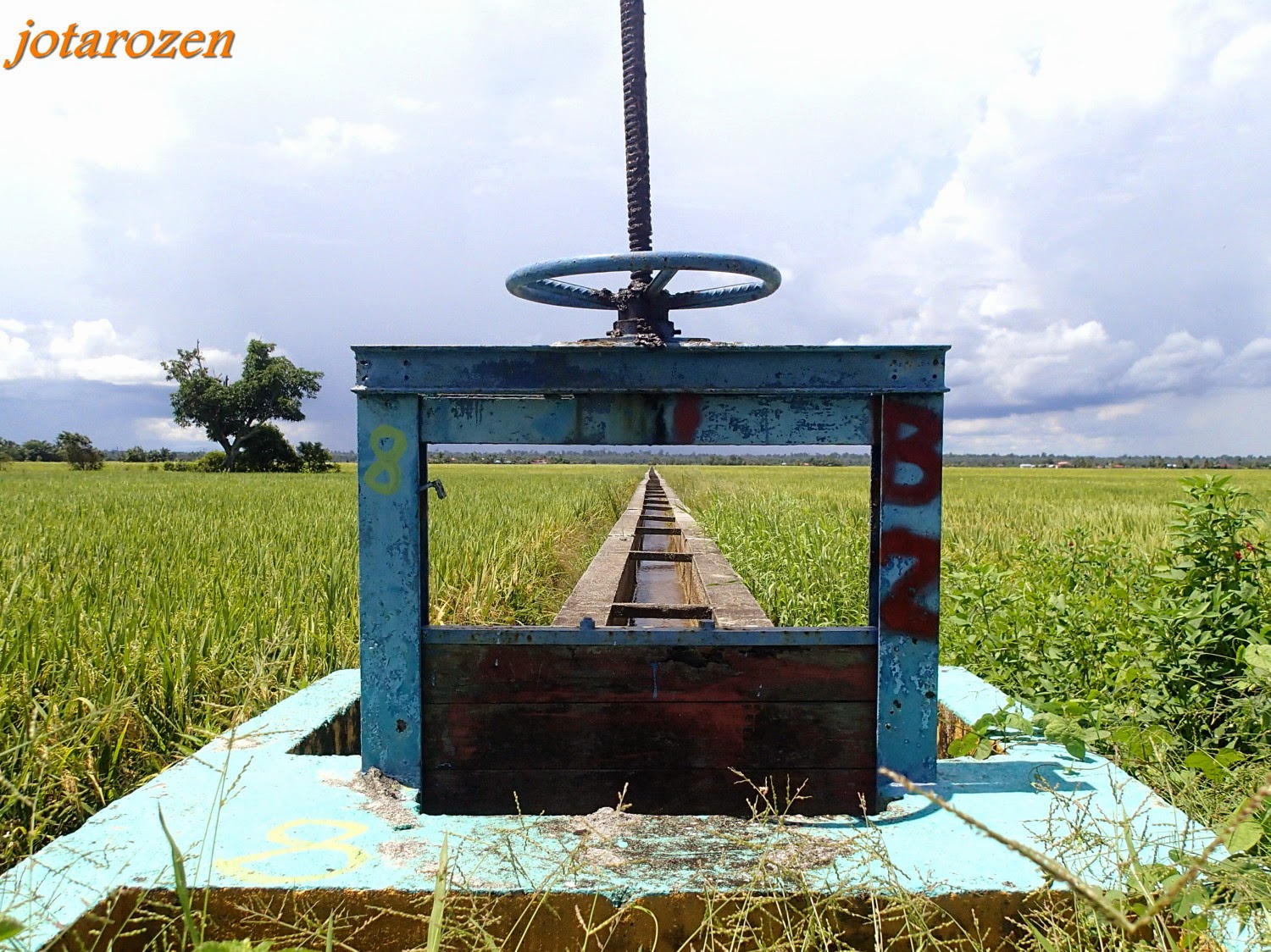 Water+Canal+Gate Footsteps - Jotaro's Travels: Gallery : Scenic Sekinchan Padi Fields