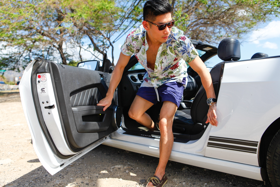 Levitate Style - Mustang | Hawaii Summer Style with Ford Mustang Convertible and H&M