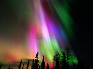 ما هو الشفق القطبي وكيف يحدث The+aurora+borealis2