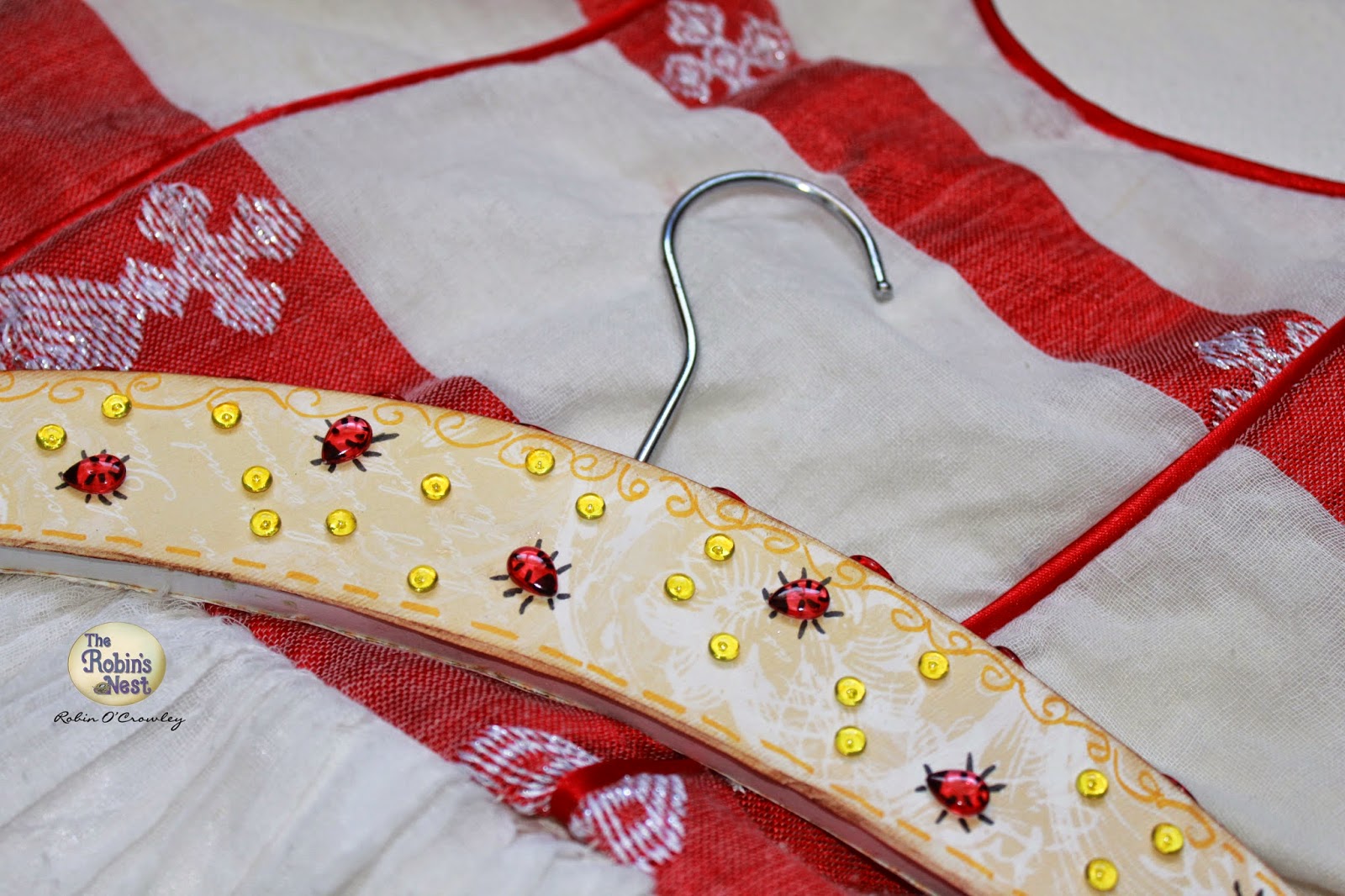 Chattering Robins Adorable Dress Hangers